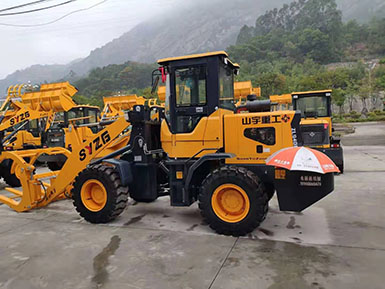 恭喜羅總喜提新車，山宇裝載機(jī)940走起，山宇重工，助您成功！